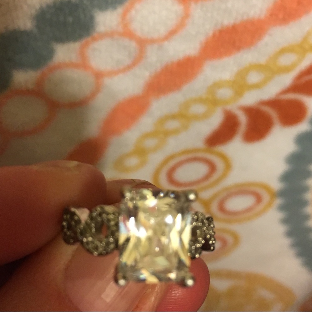 Beautiful ring! - Picture 6 of 7